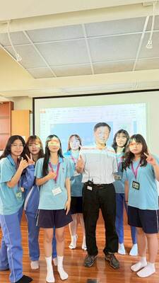 崇仁護專美容保健科入班講座照片1圖片